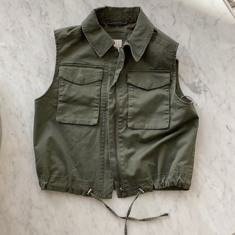 Cropped vest